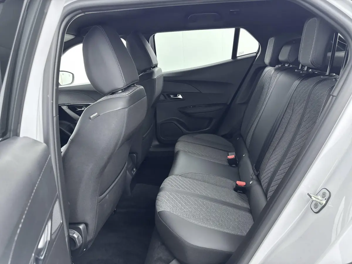 SUV 145pk Hybrid Allure | TOT 8 JAAR GARANTIE | Navigatie | 360 Camera | Adaptieve Cruise Control | 17"LMV | Dodehoekdetectie | CarPlay