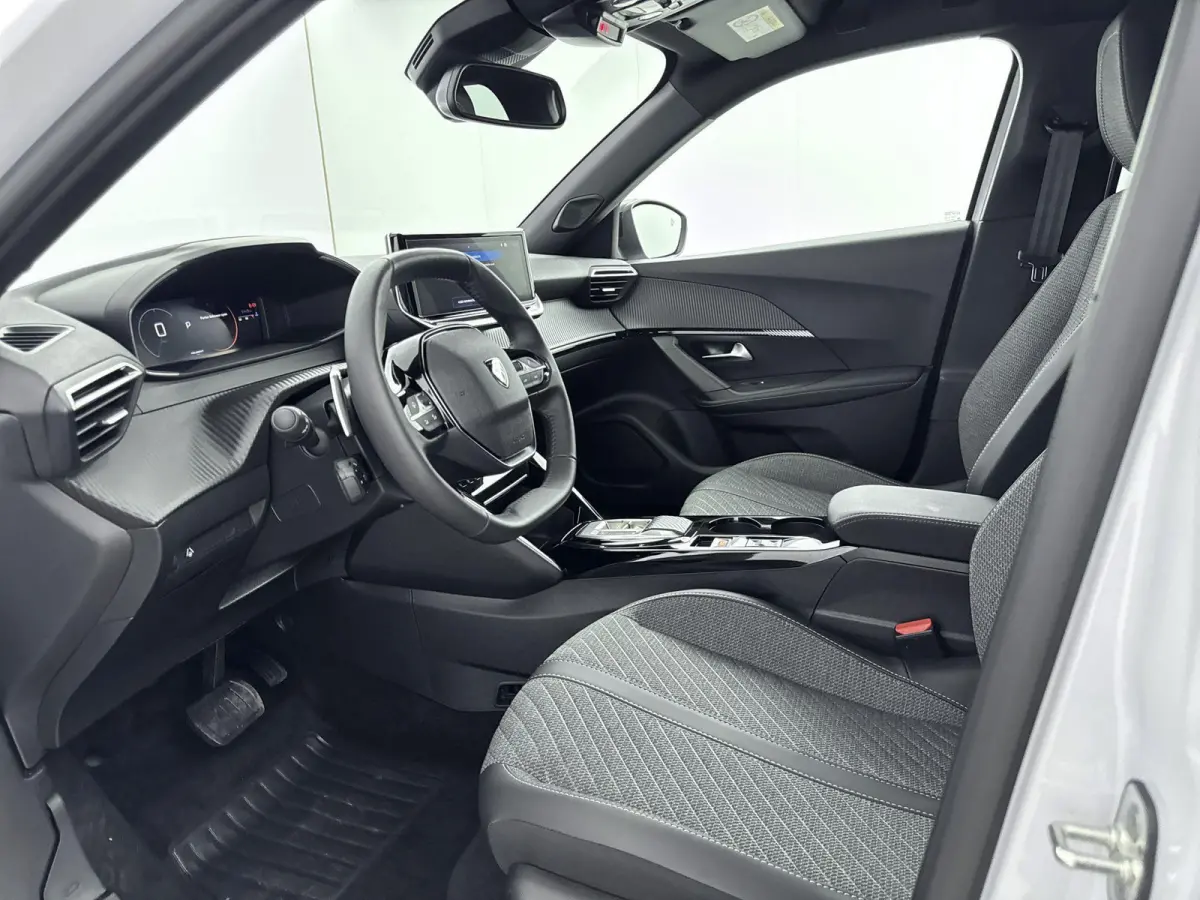 SUV 145pk Hybrid Allure | TOT 8 JAAR GARANTIE | Navigatie | 360 Camera | Adaptieve Cruise Control | 17"LMV | Dodehoekdetectie | CarPlay