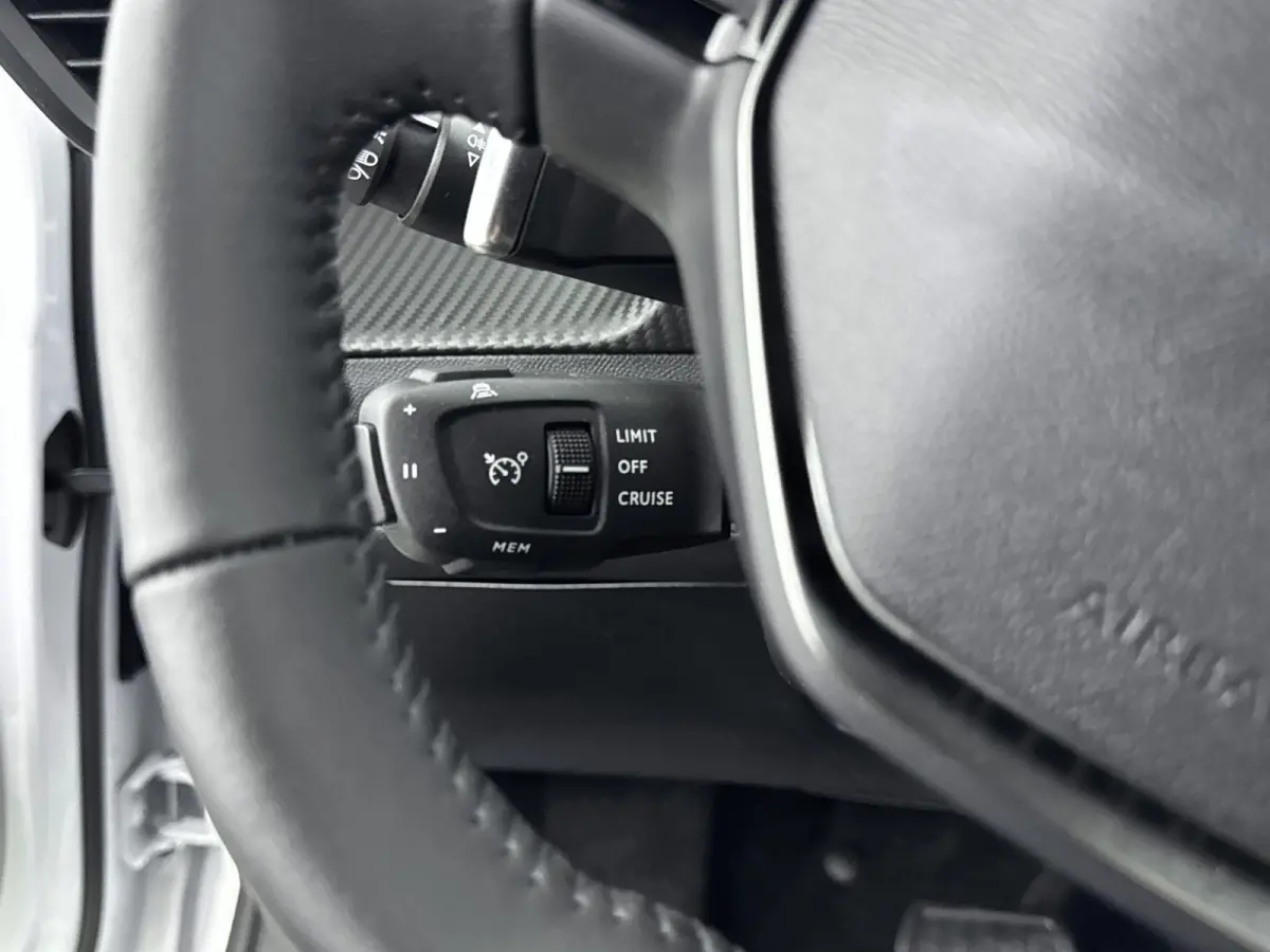 SUV 145pk Hybrid Allure | TOT 8 JAAR GARANTIE | Navigatie | 360 Camera | Adaptieve Cruise Control | 17"LMV | Dodehoekdetectie | CarPlay