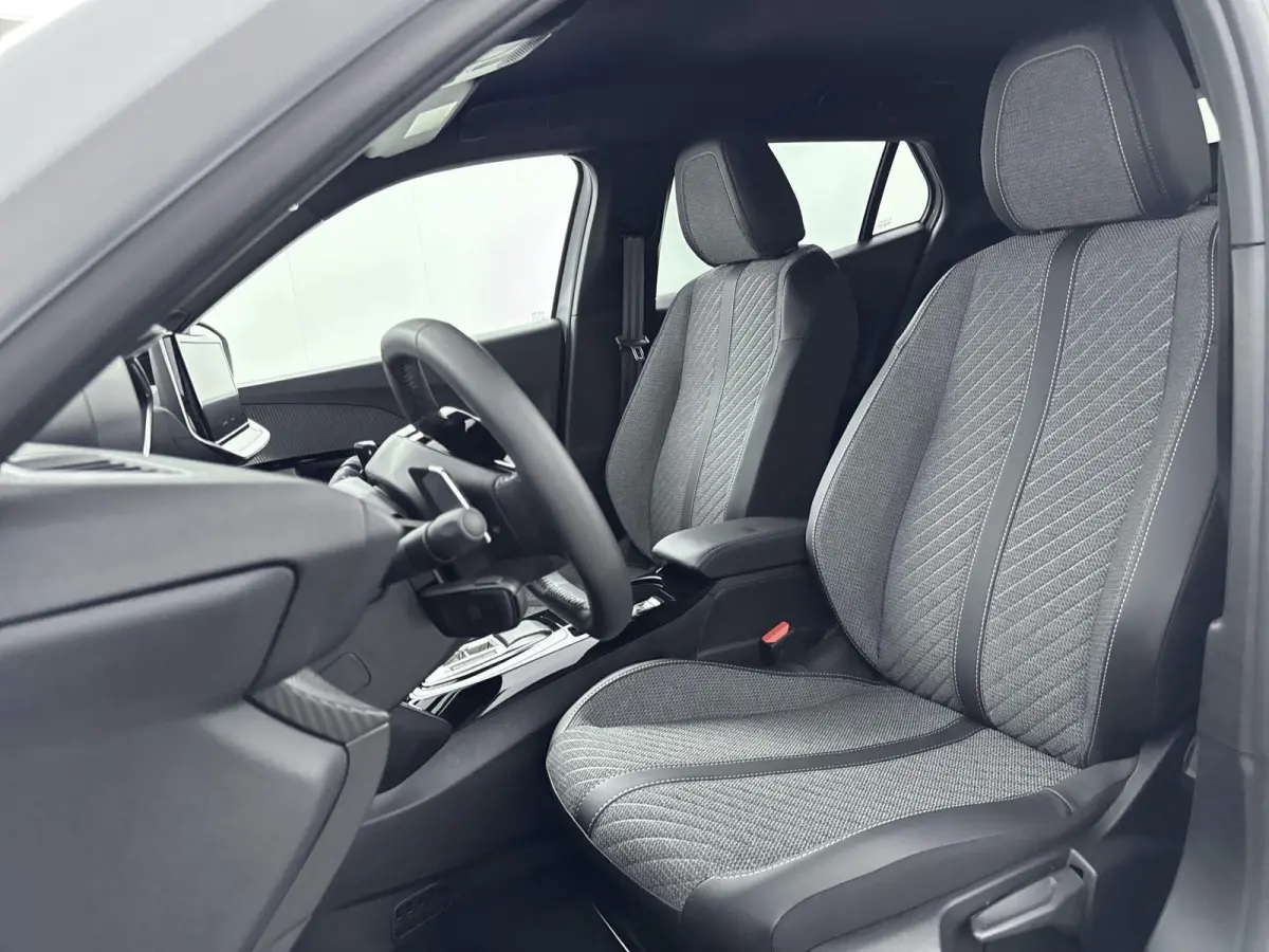 SUV 145pk Hybrid Allure | TOT 8 JAAR GARANTIE | Navigatie | 360 Camera | Adaptieve Cruise Control | 17"LMV | Dodehoekdetectie | CarPlay