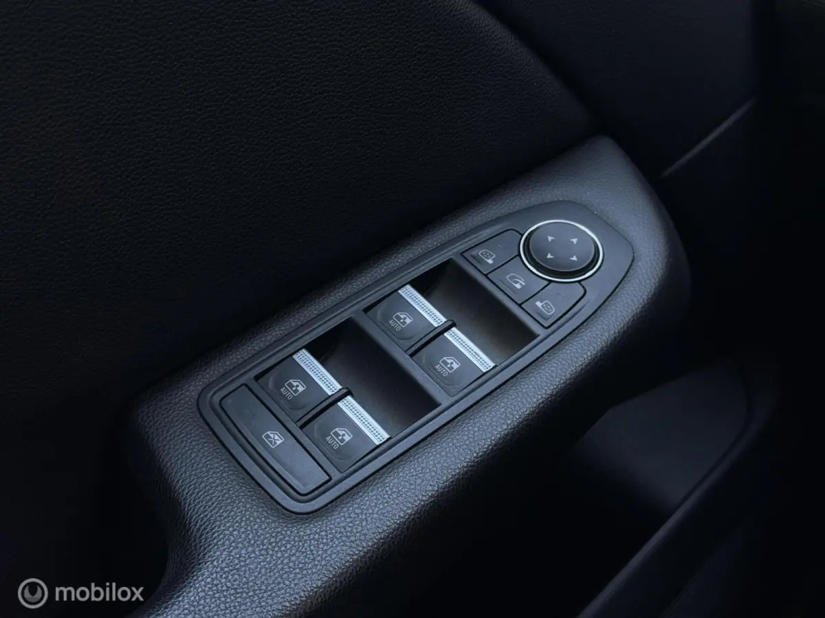 1.0 TCe Intens Navi/Camera/Lane assist/Keyless