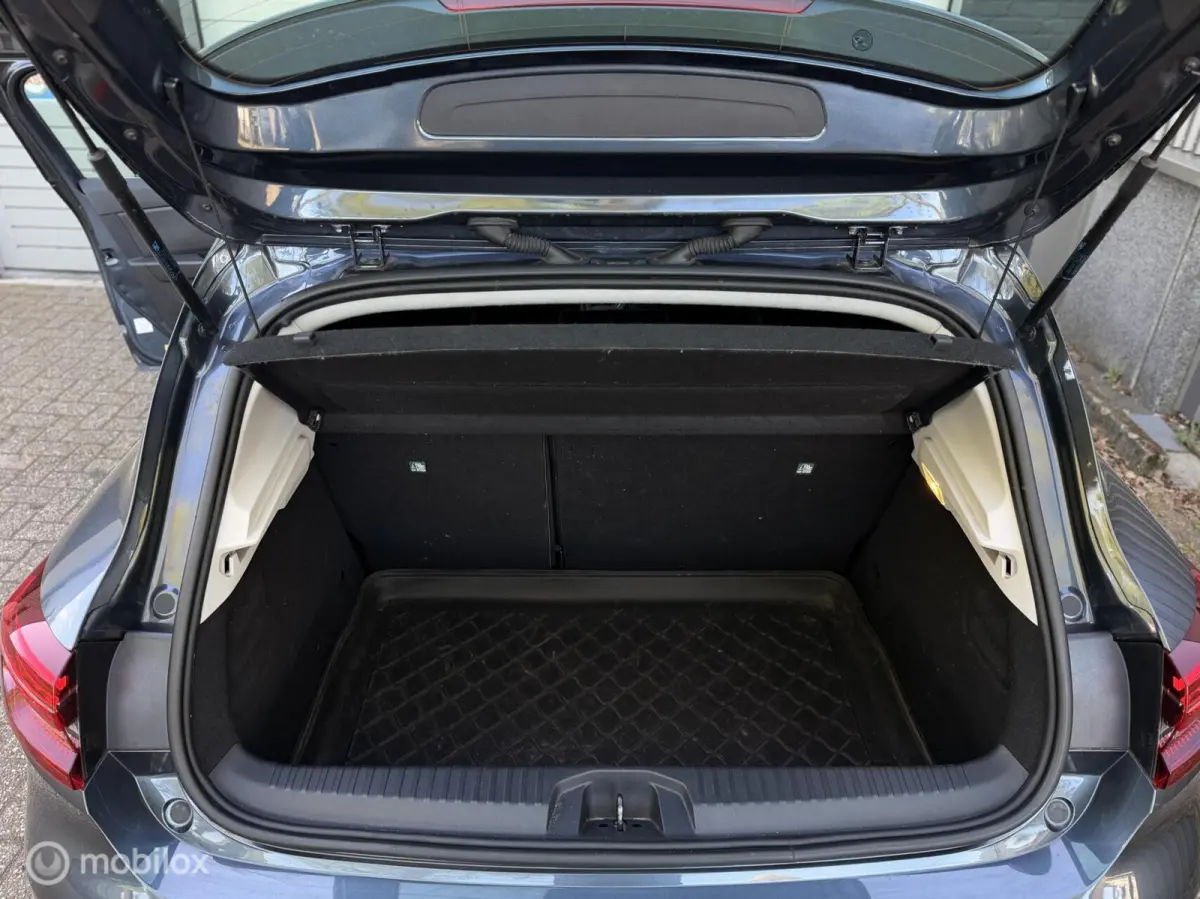 1.0 TCe Intens Navi/Camera/Lane assist/Keyless
