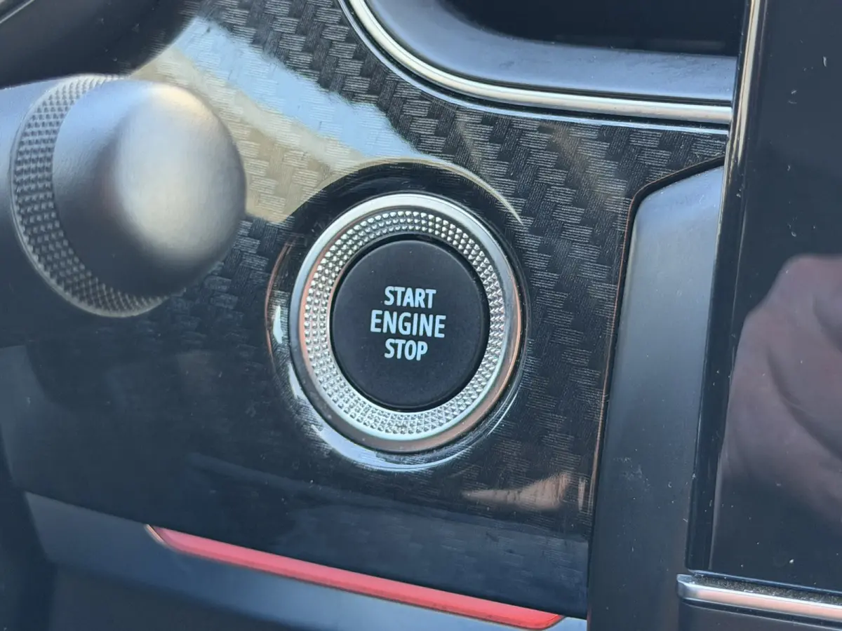 1.6 E-Tech Hybrid R.S. Line Camera + PDC Stoel-Stuur verwarming Carplay Navigatie Elektrische stoelen