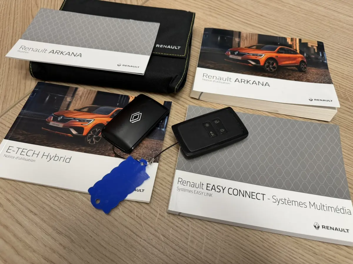 1.6 E-Tech Hybrid R.S. Line Camera + PDC Stoel-Stuur verwarming Carplay Navigatie Elektrische stoelen