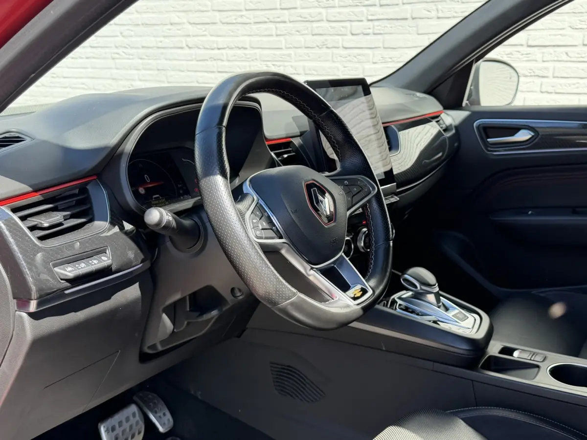 1.6 E-Tech Hybrid R.S. Line Camera + PDC Stoel-Stuur verwarming Carplay Navigatie Elektrische stoelen