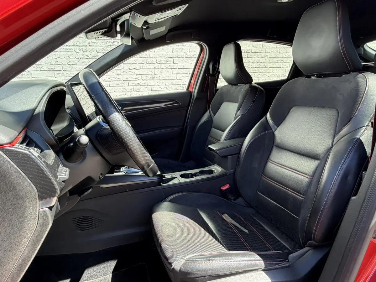 1.6 E-Tech Hybrid R.S. Line Camera + PDC Stoel-Stuur verwarming Carplay Navigatie Elektrische stoelen