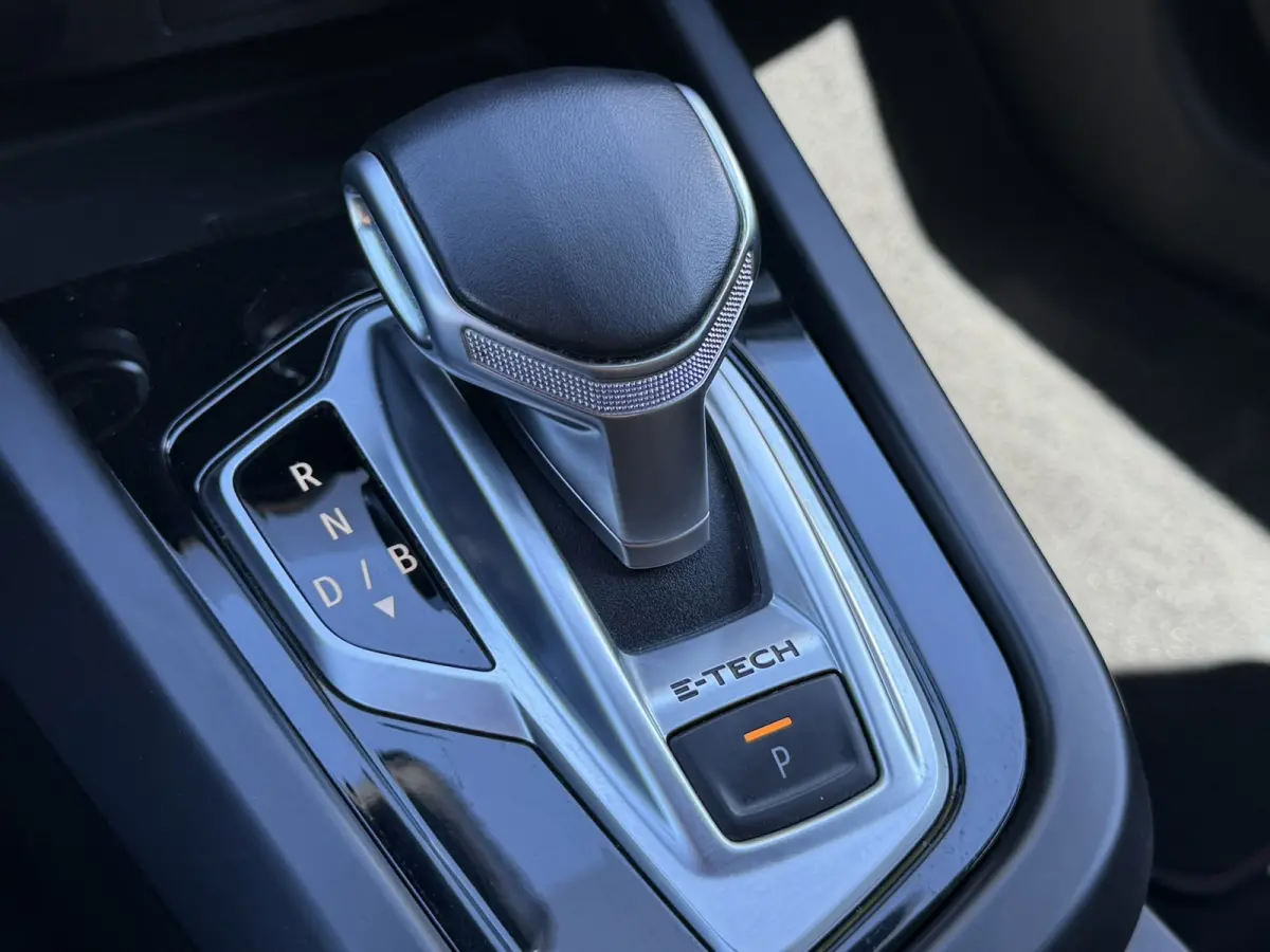 1.6 E-Tech Hybrid R.S. Line Camera + PDC Stoel-Stuur verwarming Carplay Navigatie Elektrische stoelen