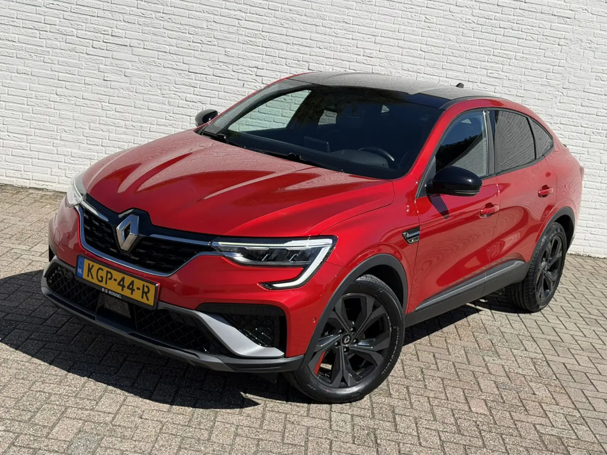 1.6 E-Tech Hybrid R.S. Line Camera + PDC Stoel-Stuur verwarming Carplay Navigatie Elektrische stoelen