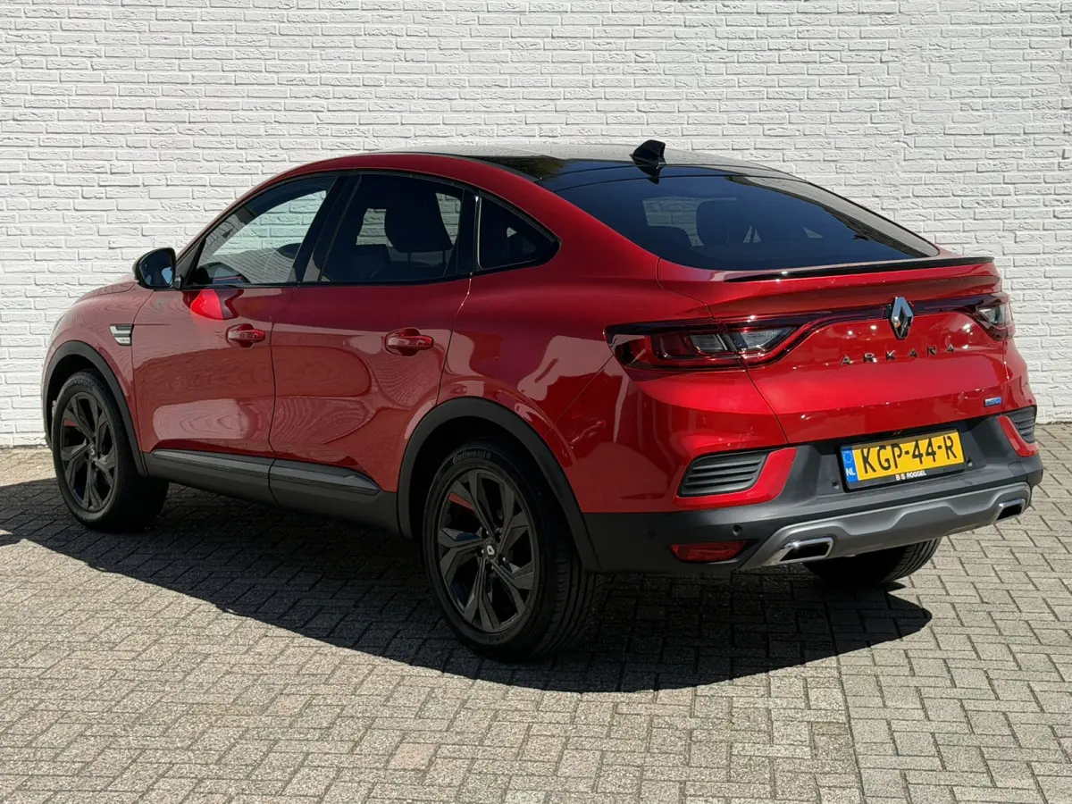1.6 E-Tech Hybrid R.S. Line Camera + PDC Stoel-Stuur verwarming Carplay Navigatie Elektrische stoelen