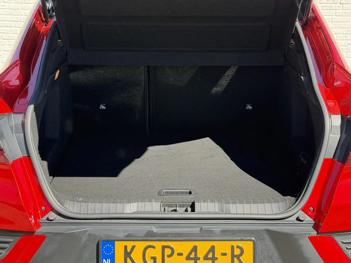 1.6 E-Tech Hybrid R.S. Line Camera + PDC Stoel-Stuur verwarming Carplay Navigatie Elektrische stoelen