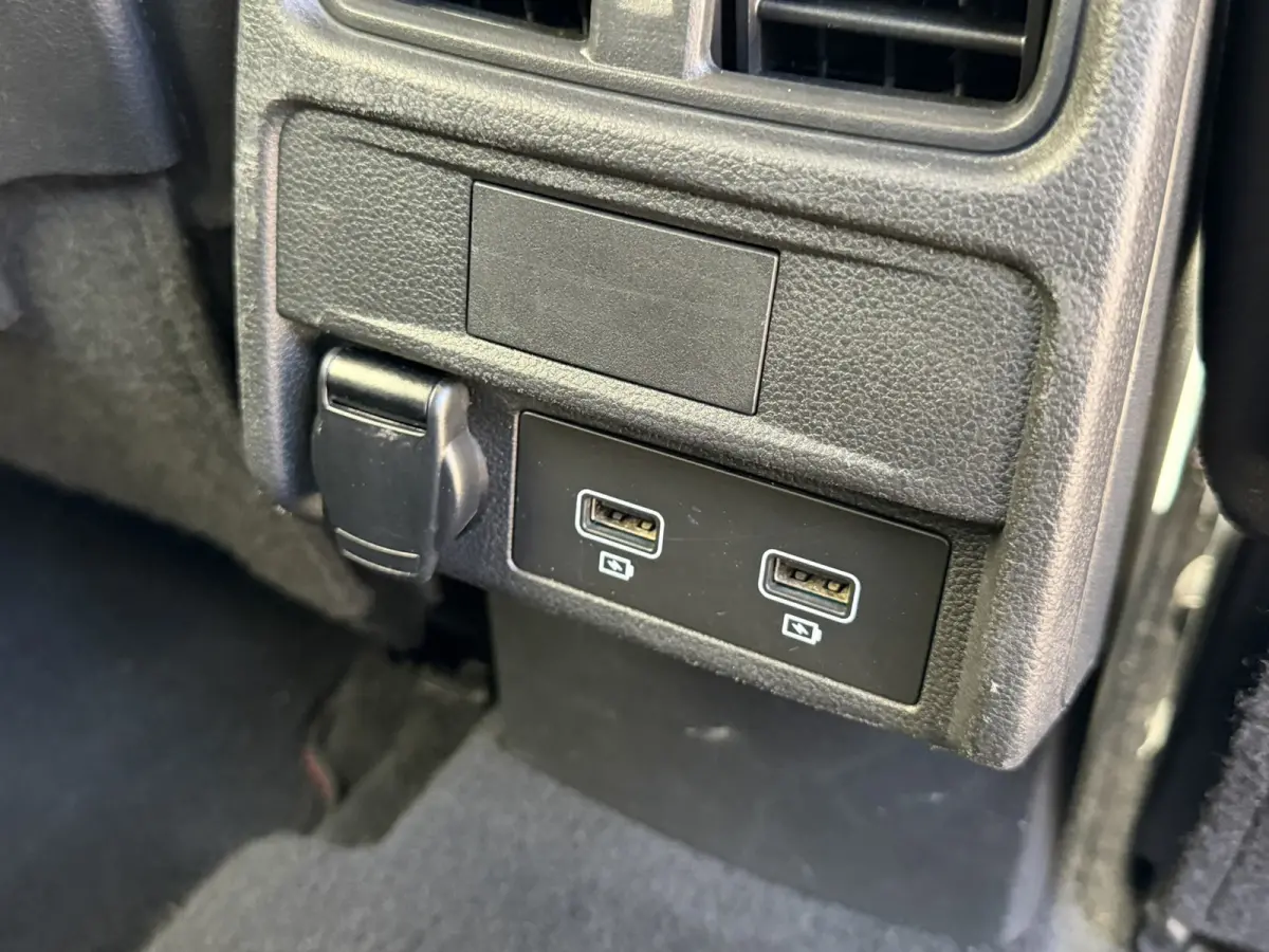 1.6 E-Tech Hybrid R.S. Line Camera + PDC Stoel-Stuur verwarming Carplay Navigatie Elektrische stoelen