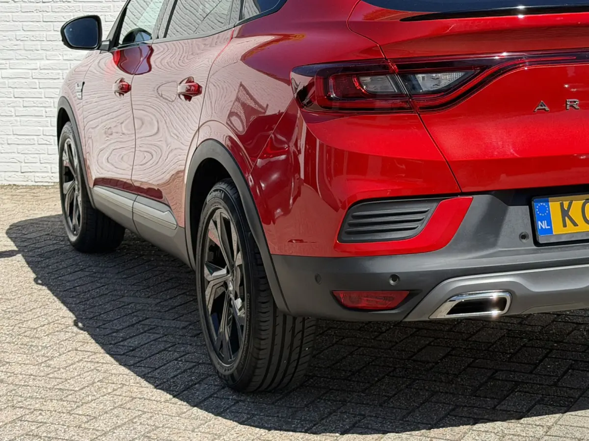 1.6 E-Tech Hybrid R.S. Line Camera + PDC Stoel-Stuur verwarming Carplay Navigatie Elektrische stoelen