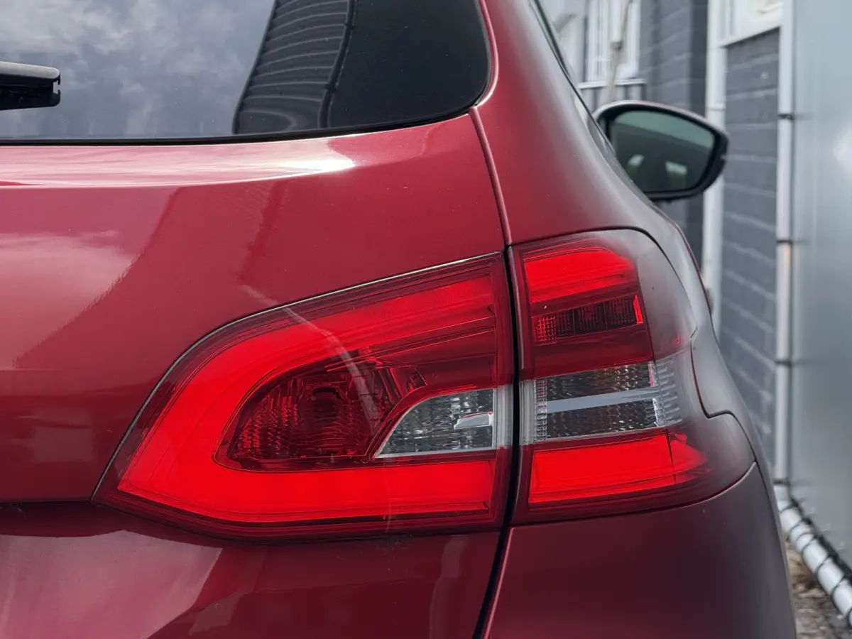 BWJ 2019 1.2 131 PK Blue Lease Premium NIEUWE DISTR.RIEM!! AUTOMAAT | PANORAMA | LEDER | CLIMA | ANDROID AUTO | APPLE CARPLAY | MULTIFUNCT. STUUR