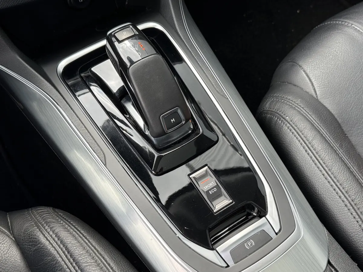 BWJ 2019 1.2 131 PK Blue Lease Premium NIEUWE DISTR.RIEM!! AUTOMAAT | PANORAMA | LEDER | CLIMA | ANDROID AUTO | APPLE CARPLAY | MULTIFUNCT. STUUR