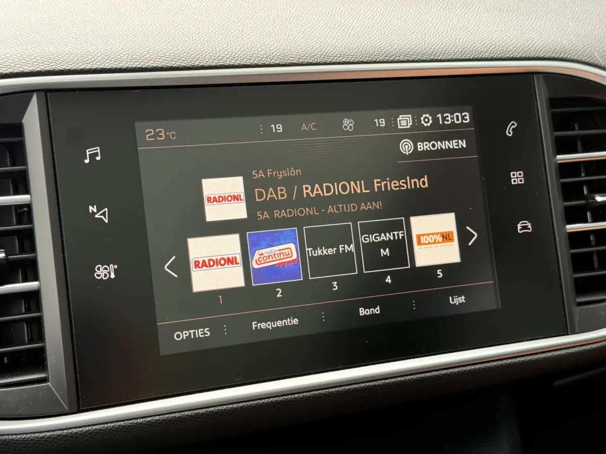 BWJ 2019 1.2 131 PK Blue Lease Premium NIEUWE DISTR.RIEM!! AUTOMAAT | PANORAMA | LEDER | CLIMA | ANDROID AUTO | APPLE CARPLAY | MULTIFUNCT. STUUR