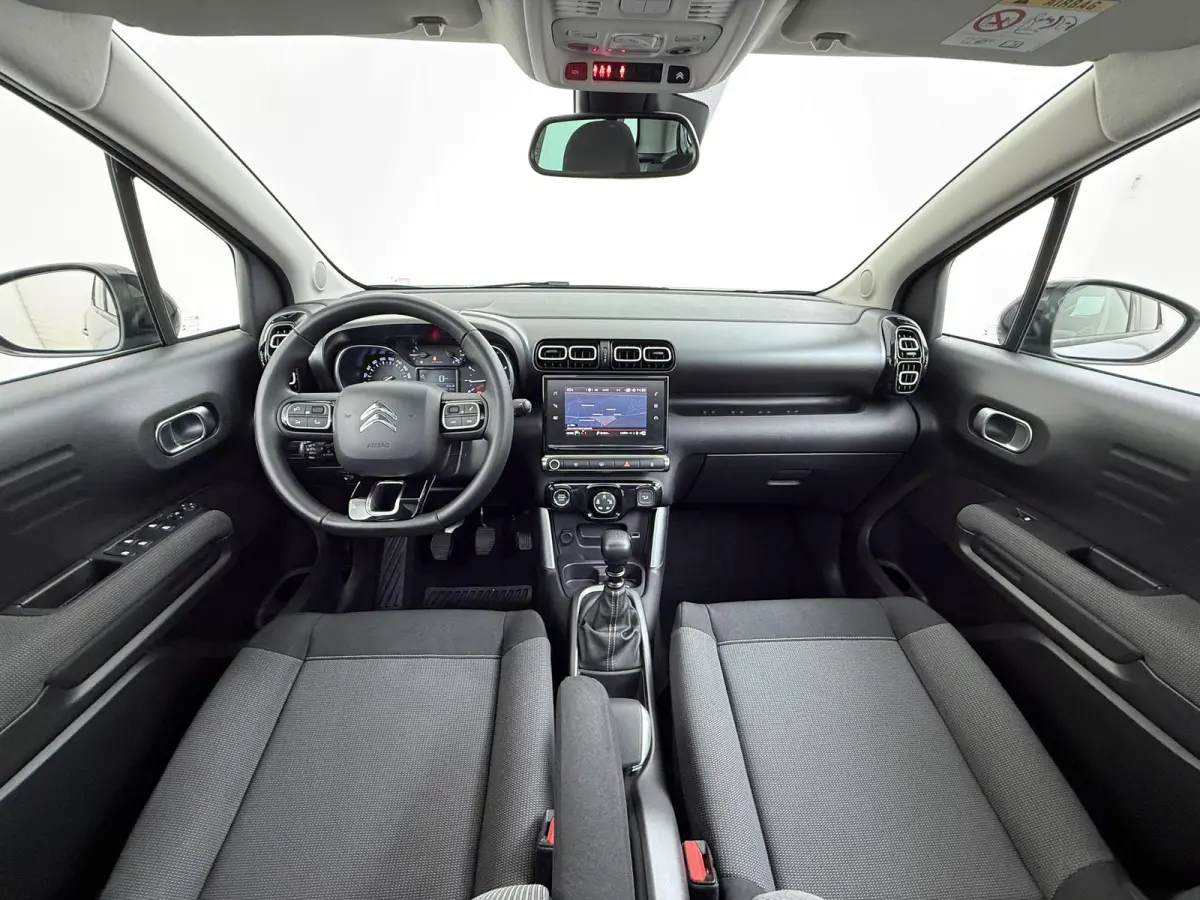 Shine 110pk | Navigatie | Panoramisch schuifdak | Camera achter | Parkeersensoren | Cruise control | Automatische airco |