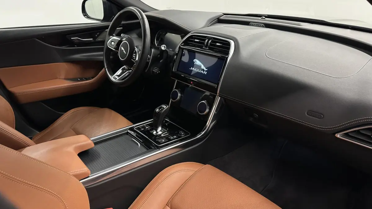 2.0 P250 R-Dynamic HSE NAVI LEER CAMERA CARPLAY.
