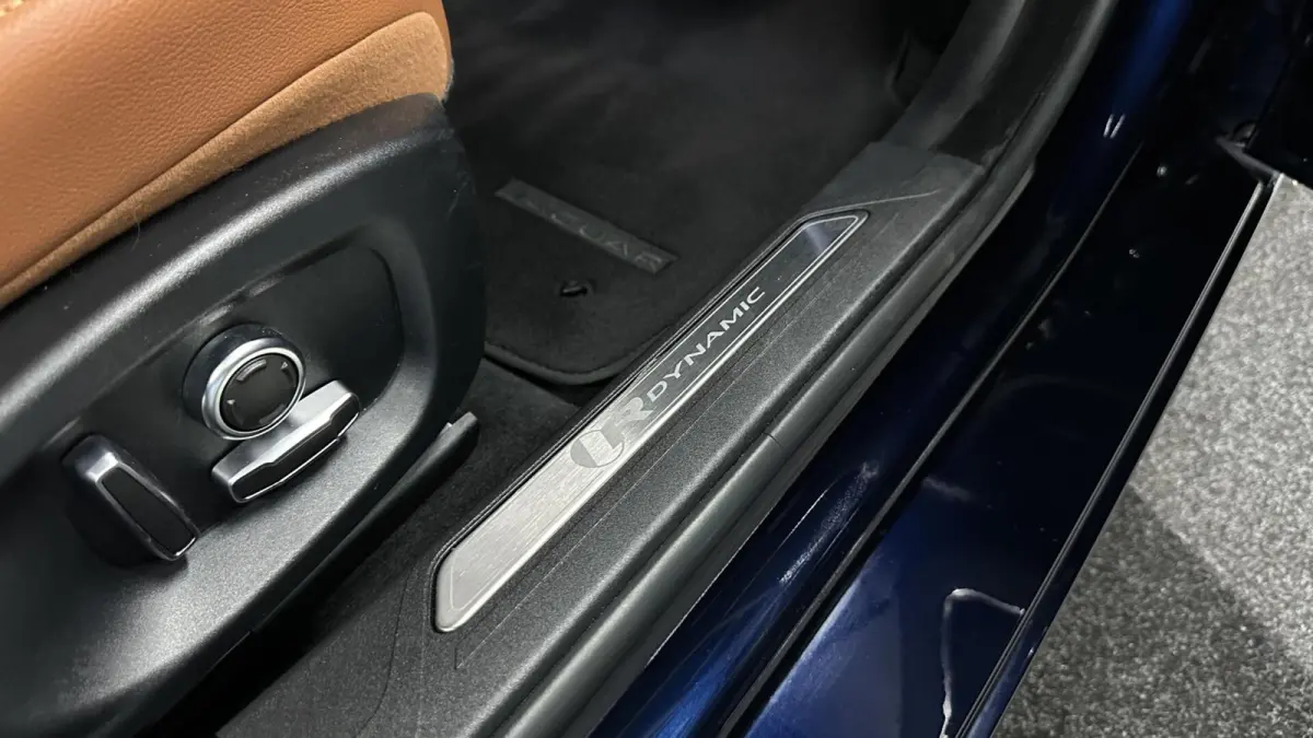 2.0 P250 R-Dynamic HSE NAVI LEER CAMERA CARPLAY.