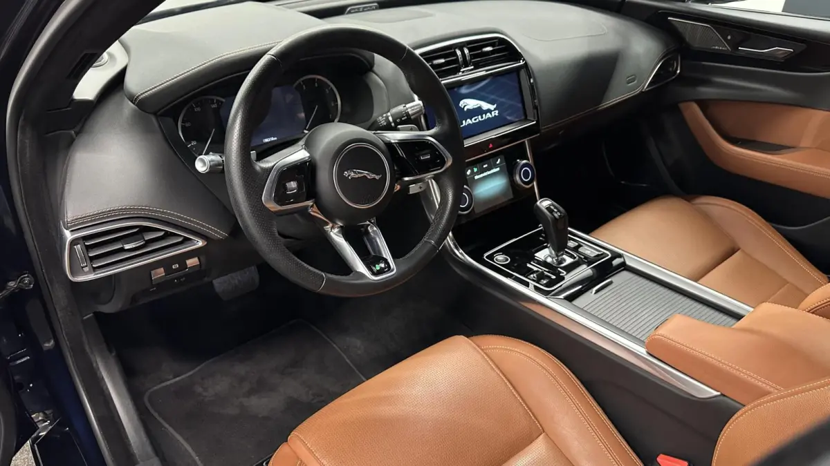 2.0 P250 R-Dynamic HSE NAVI LEER CAMERA CARPLAY.