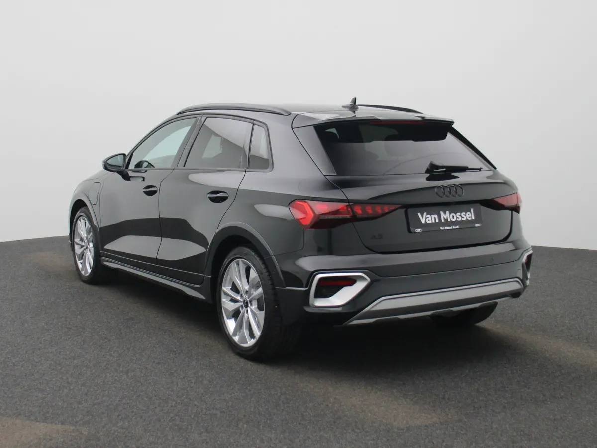 40 TFSI e Advanced edition l Adaptive cruise control l Climate control l Navigatie l Head-up display l Achteruitrijcamera l LED-koplampen l Elektr. voorstoelen geh. best. l Stoelverwarming l