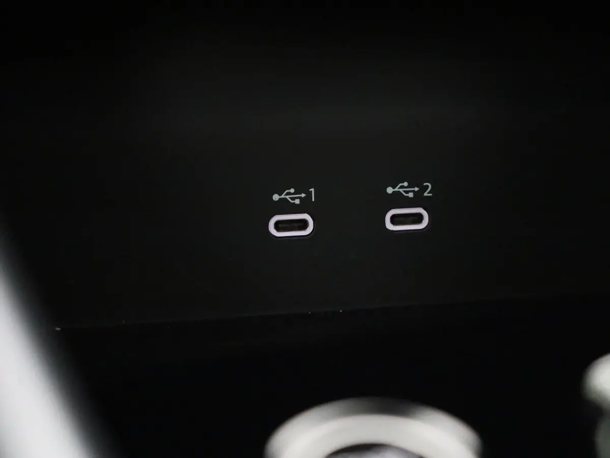 40 TFSI e Advanced edition l Adaptive cruise control l Climate control l Navigatie l Head-up display l Achteruitrijcamera l LED-koplampen l Elektr. voorstoelen geh. best. l Stoelverwarming l