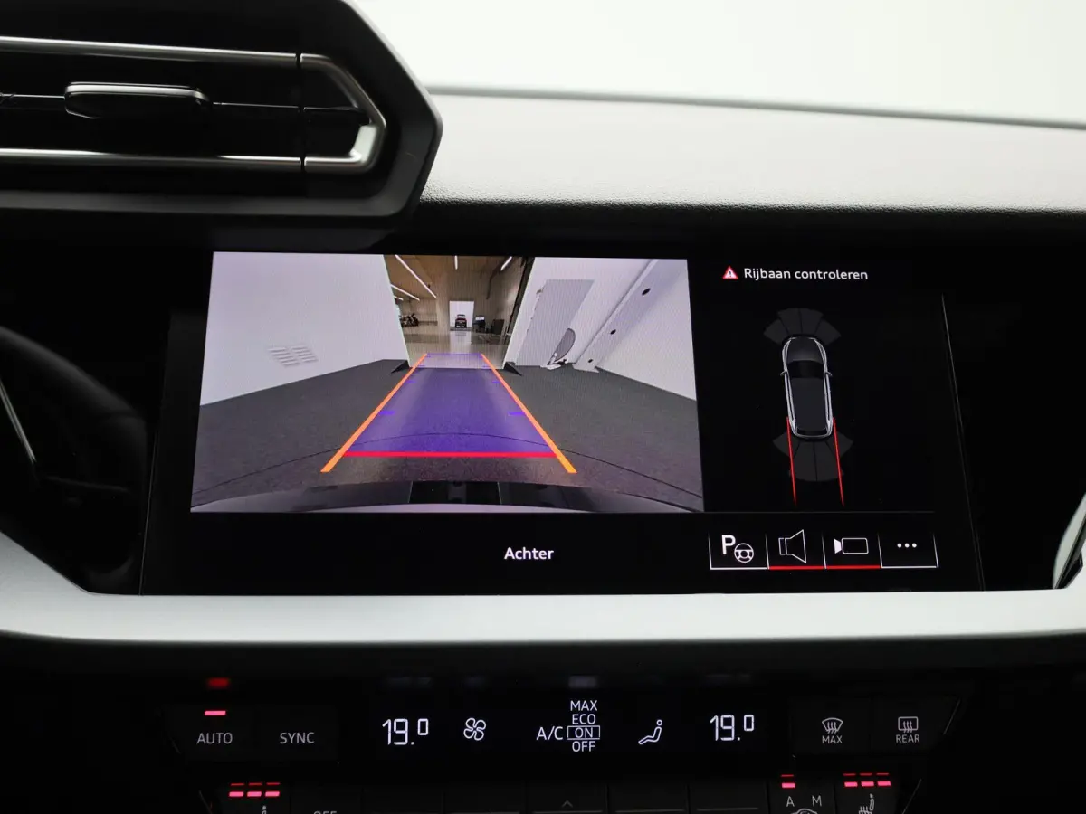 40 TFSI e Advanced edition l Adaptive cruise control l Climate control l Navigatie l Head-up display l Achteruitrijcamera l LED-koplampen l Elektr. voorstoelen geh. best. l Stoelverwarming l