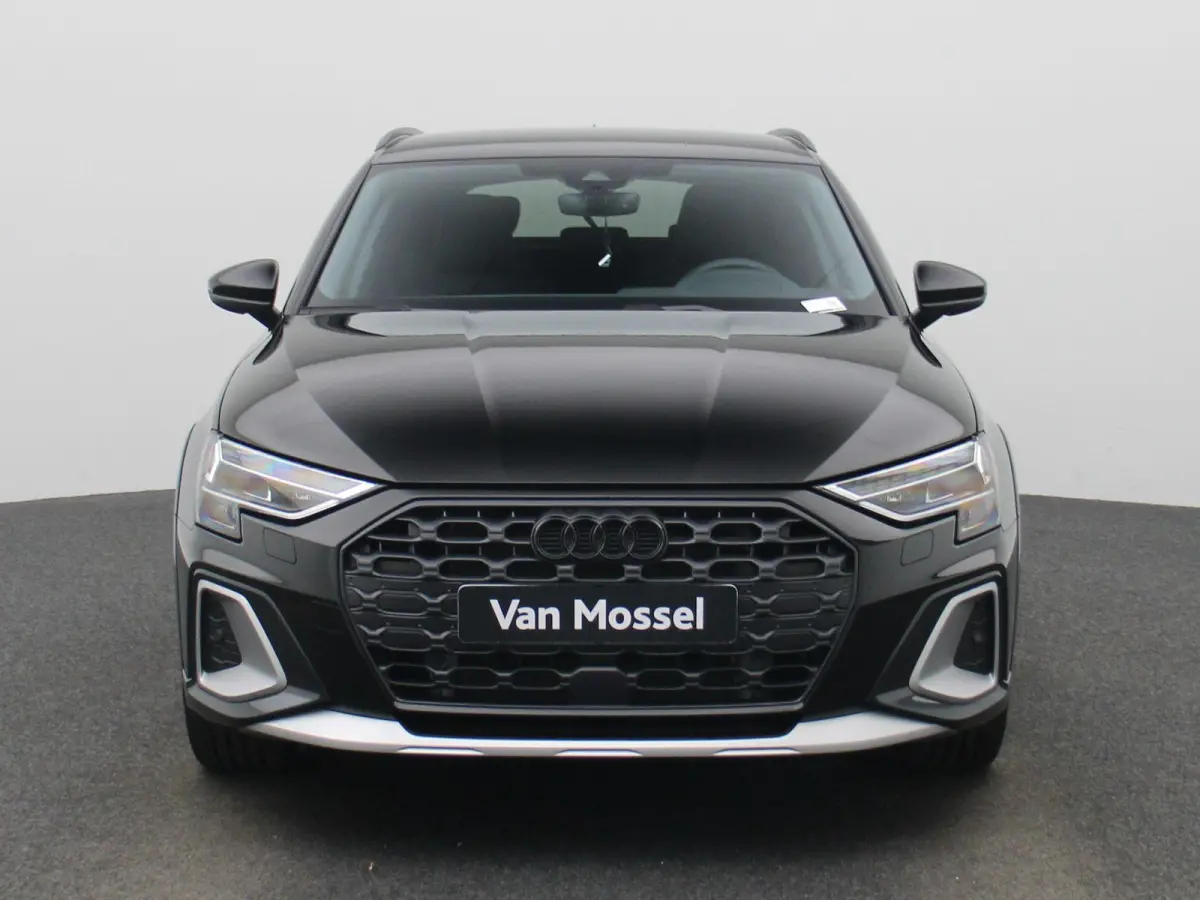 40 TFSI e Advanced edition l Adaptive cruise control l Climate control l Navigatie l Head-up display l Achteruitrijcamera l LED-koplampen l Elektr. voorstoelen geh. best. l Stoelverwarming l