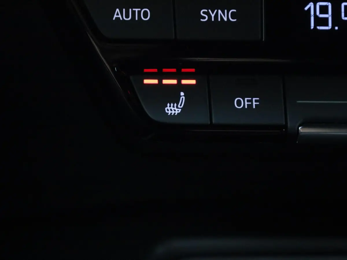 40 TFSI e Advanced edition l Adaptive cruise control l Climate control l Navigatie l Head-up display l Achteruitrijcamera l LED-koplampen l Elektr. voorstoelen geh. best. l Stoelverwarming l