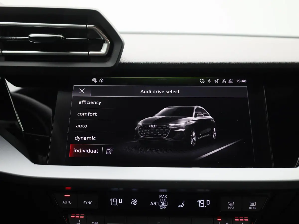 40 TFSI e Advanced edition l Adaptive cruise control l Climate control l Navigatie l Head-up display l Achteruitrijcamera l LED-koplampen l Elektr. voorstoelen geh. best. l Stoelverwarming l