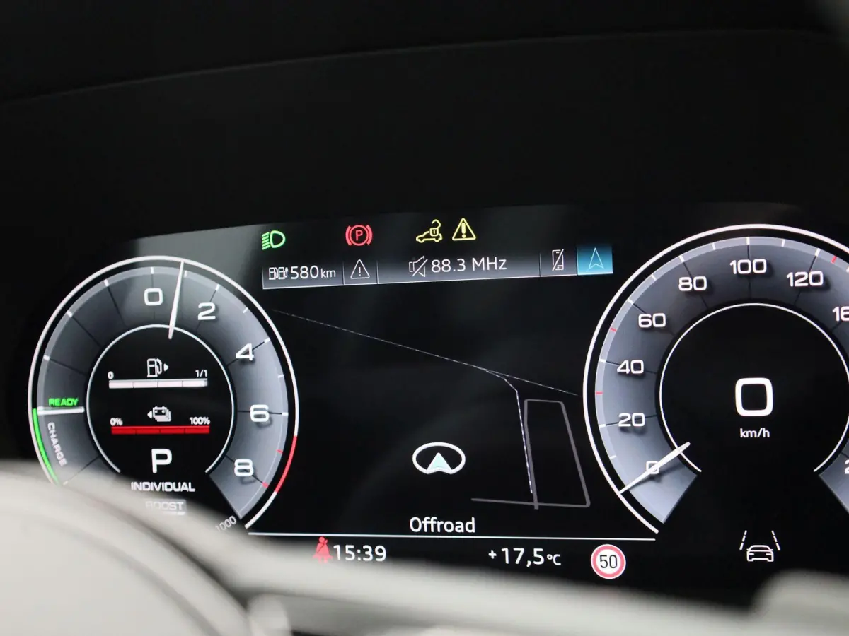 40 TFSI e Advanced edition l Adaptive cruise control l Climate control l Navigatie l Head-up display l Achteruitrijcamera l LED-koplampen l Elektr. voorstoelen geh. best. l Stoelverwarming l