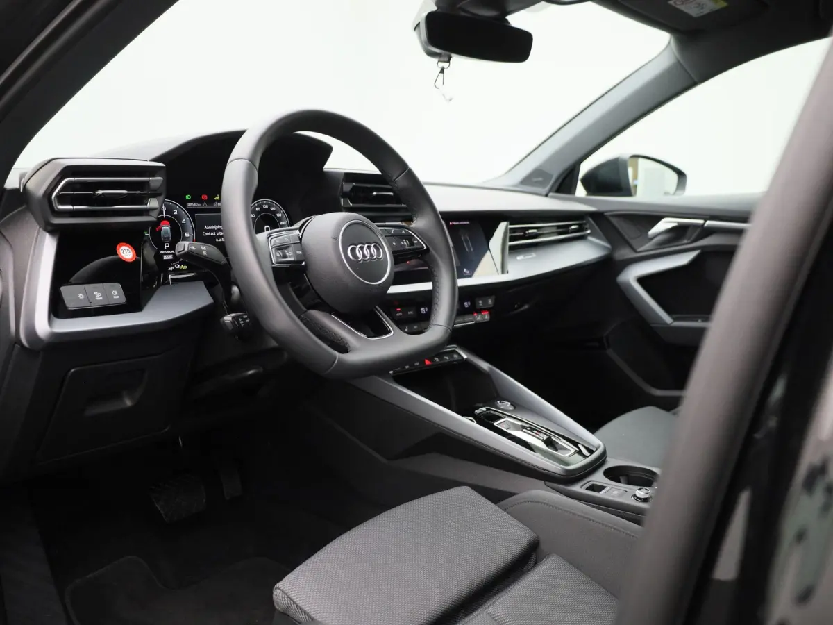 40 TFSI e Advanced edition l Adaptive cruise control l Climate control l Navigatie l Head-up display l Achteruitrijcamera l LED-koplampen l Elektr. voorstoelen geh. best. l Stoelverwarming l