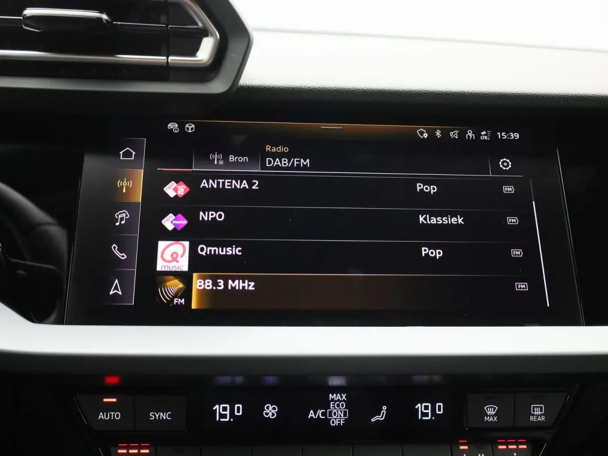 40 TFSI e Advanced edition l Adaptive cruise control l Climate control l Navigatie l Head-up display l Achteruitrijcamera l LED-koplampen l Elektr. voorstoelen geh. best. l Stoelverwarming l