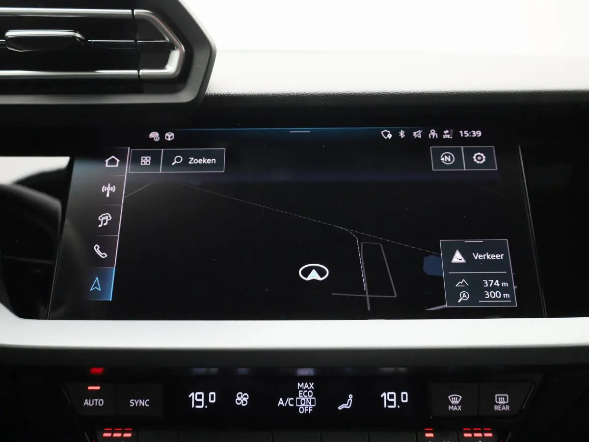40 TFSI e Advanced edition l Adaptive cruise control l Climate control l Navigatie l Head-up display l Achteruitrijcamera l LED-koplampen l Elektr. voorstoelen geh. best. l Stoelverwarming l