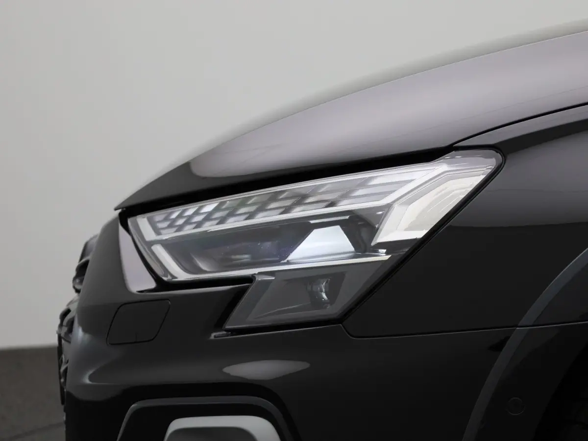 40 TFSI e Advanced edition l Adaptive cruise control l Climate control l Navigatie l Head-up display l Achteruitrijcamera l LED-koplampen l Elektr. voorstoelen geh. best. l Stoelverwarming l