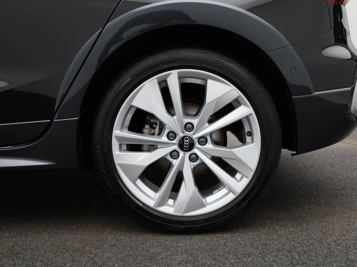40 TFSI e Advanced edition l Adaptive cruise control l Climate control l Navigatie l Head-up display l Achteruitrijcamera l LED-koplampen l Elektr. voorstoelen geh. best. l Stoelverwarming l