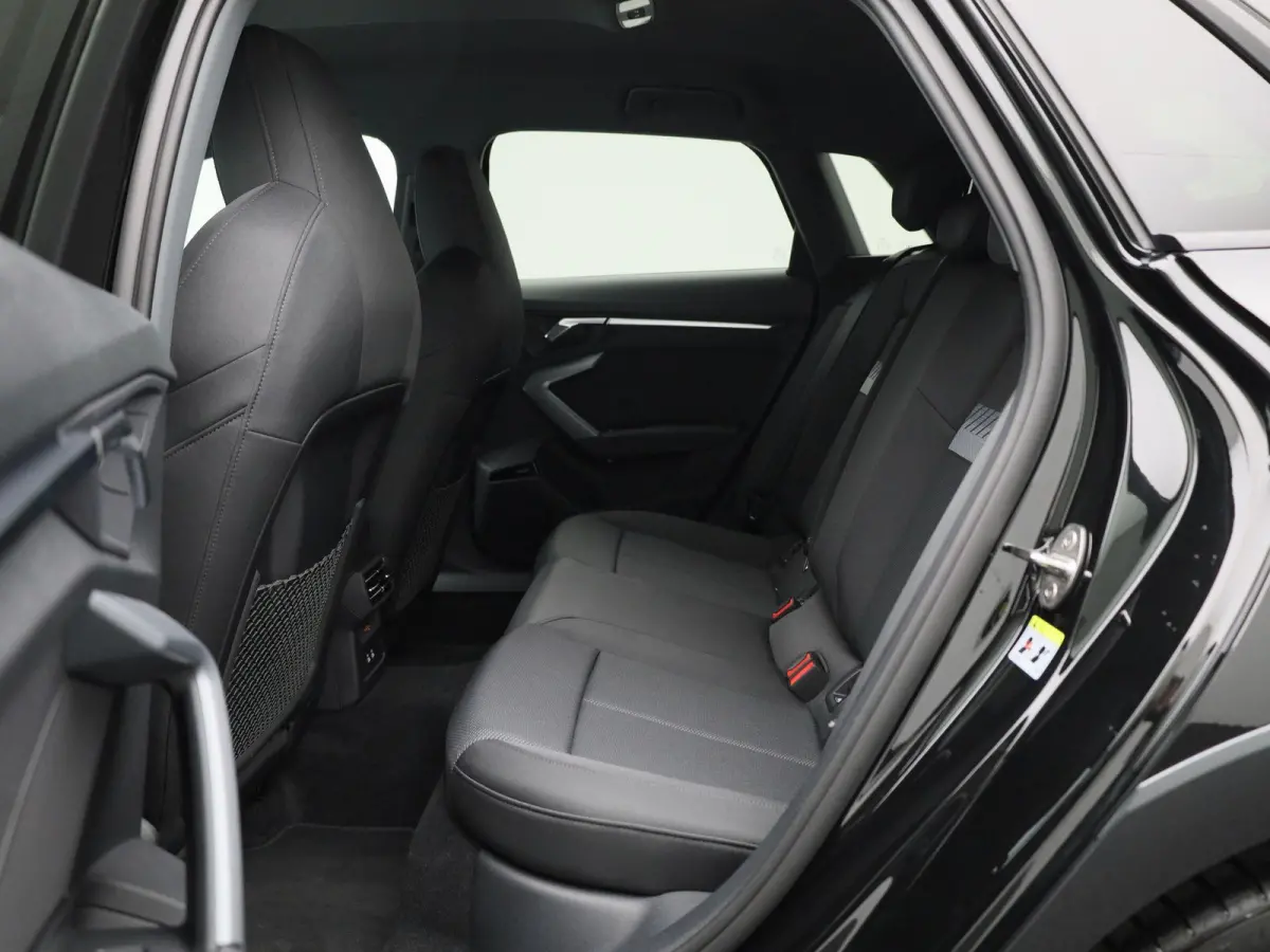 40 TFSI e Advanced edition l Adaptive cruise control l Climate control l Navigatie l Head-up display l Achteruitrijcamera l LED-koplampen l Elektr. voorstoelen geh. best. l Stoelverwarming l