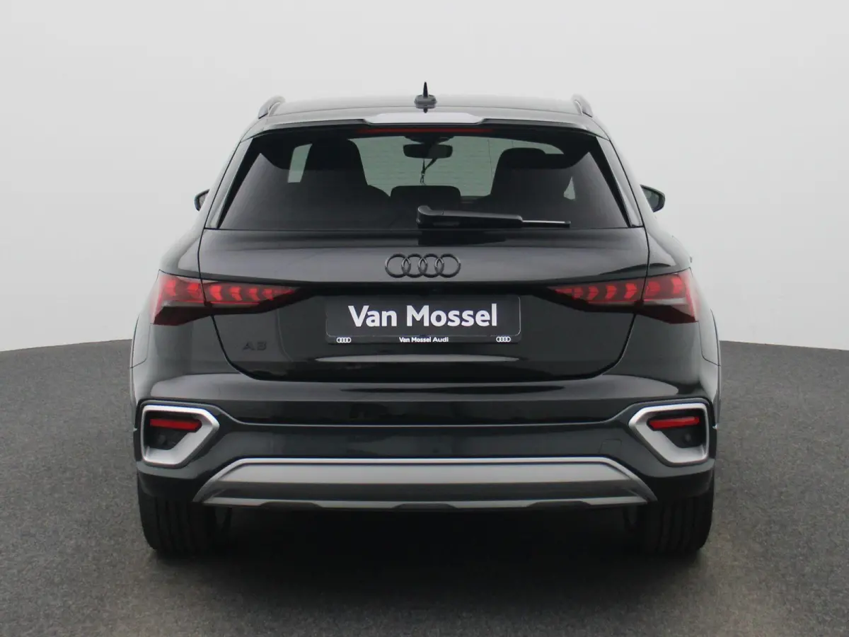 40 TFSI e Advanced edition l Adaptive cruise control l Climate control l Navigatie l Head-up display l Achteruitrijcamera l LED-koplampen l Elektr. voorstoelen geh. best. l Stoelverwarming l