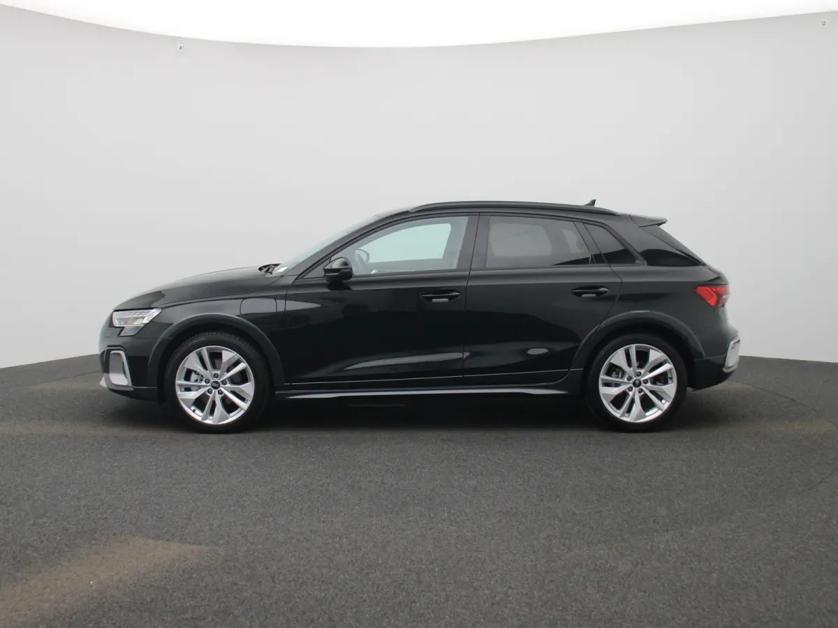 40 TFSI e Advanced edition l Adaptive cruise control l Climate control l Navigatie l Head-up display l Achteruitrijcamera l LED-koplampen l Elektr. voorstoelen geh. best. l Stoelverwarming l