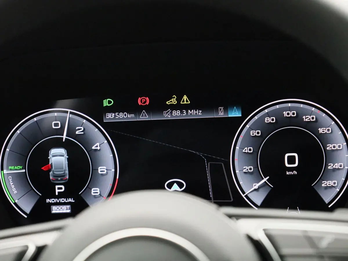 40 TFSI e Advanced edition l Adaptive cruise control l Climate control l Navigatie l Head-up display l Achteruitrijcamera l LED-koplampen l Elektr. voorstoelen geh. best. l Stoelverwarming l