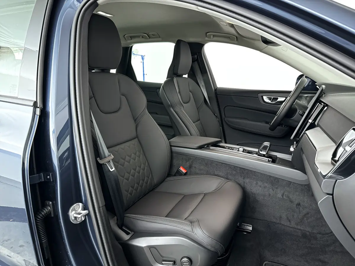 T6 Plug-in hybrid AWD Business Edition | 360° camera | Harman Kardon | Stoel- en Stuurverwarming