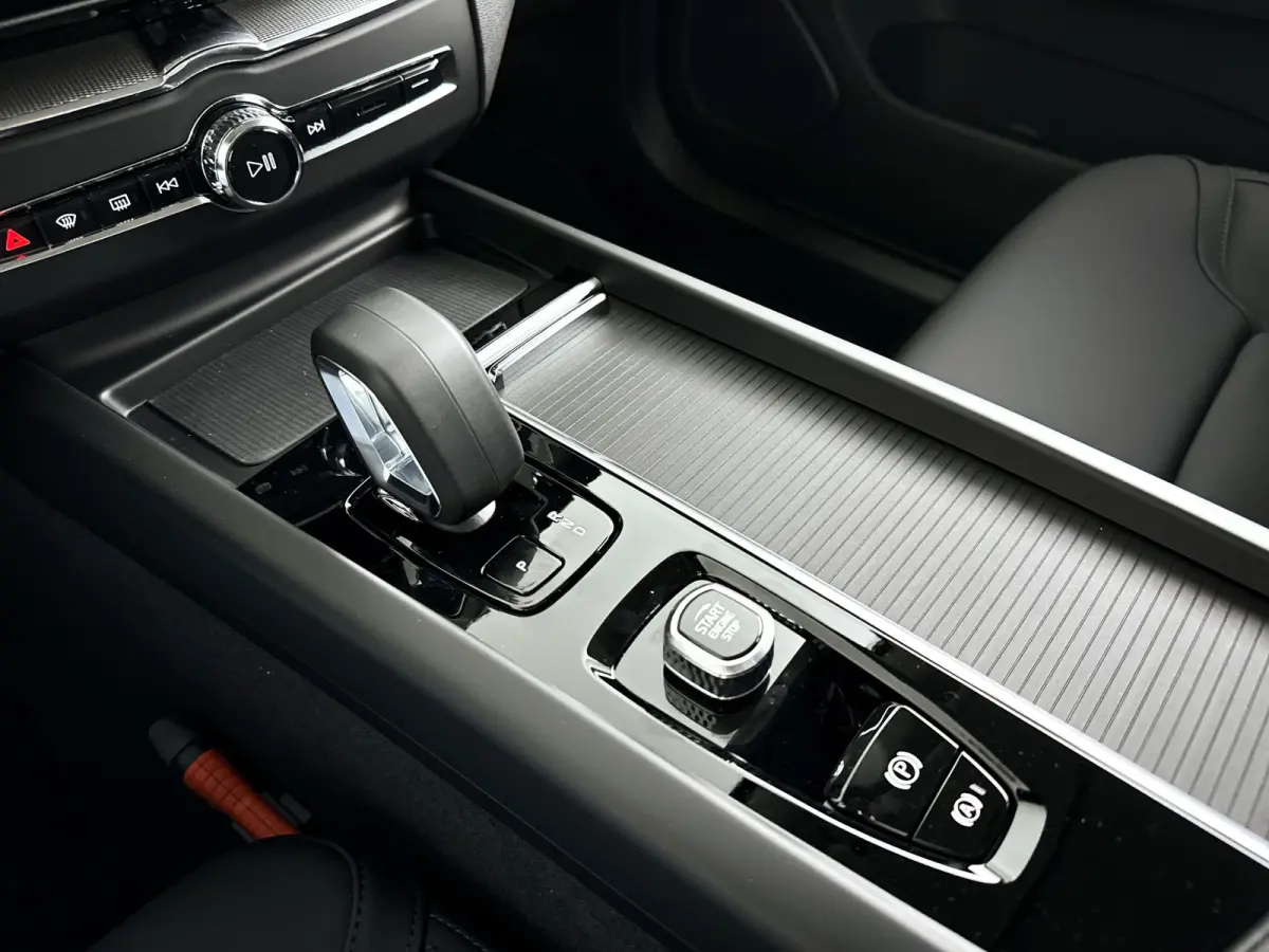 T6 Plug-in hybrid AWD Business Edition | 360° camera | Harman Kardon | Stoel- en Stuurverwarming