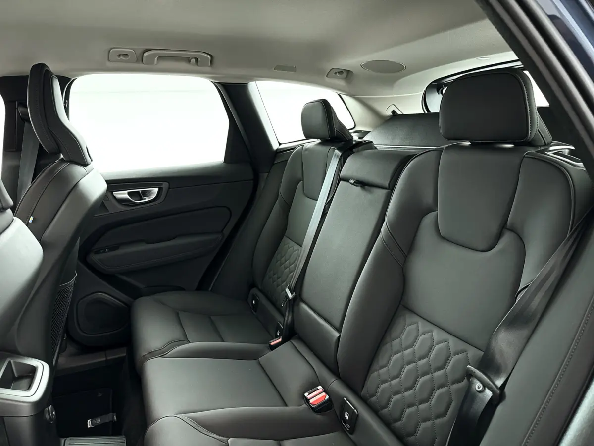 T6 Plug-in hybrid AWD Business Edition | 360° camera | Harman Kardon | Stoel- en Stuurverwarming