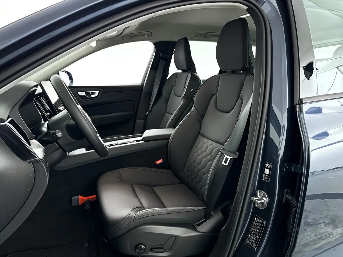 T6 Plug-in hybrid AWD Business Edition | 360° camera | Harman Kardon | Stoel- en Stuurverwarming