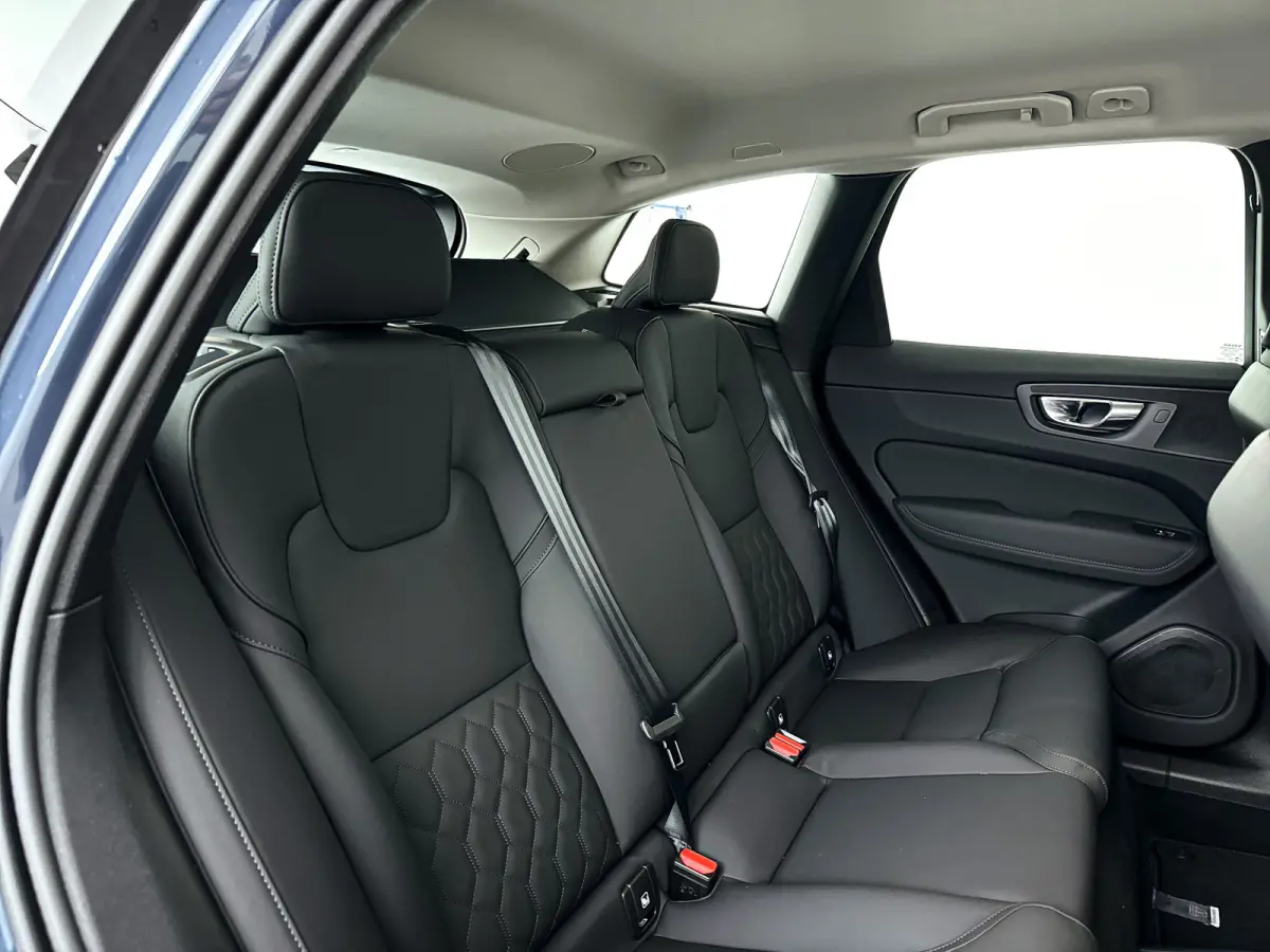 T6 Plug-in hybrid AWD Business Edition | 360° camera | Harman Kardon | Stoel- en Stuurverwarming
