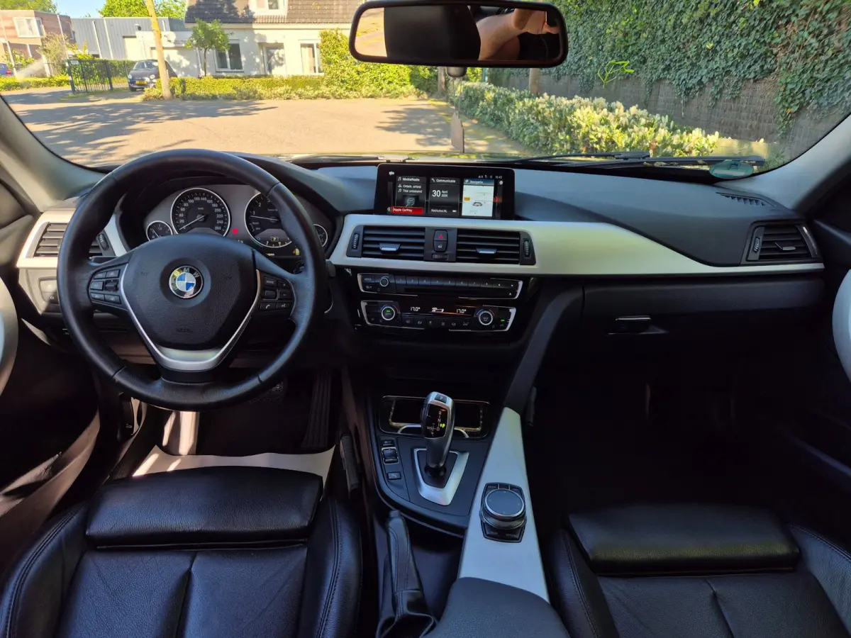 320i LCI Apple CarPlay Adaptieve Cruise Camera Sport Stoelen KeyLess Lm Velgen Corporate Lease Executive