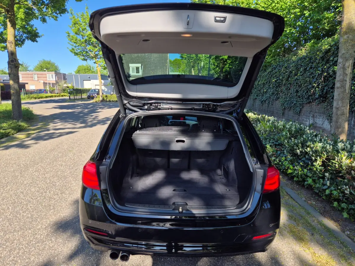 320i LCI Apple CarPlay Adaptieve Cruise Camera Sport Stoelen KeyLess Lm Velgen Corporate Lease Executive