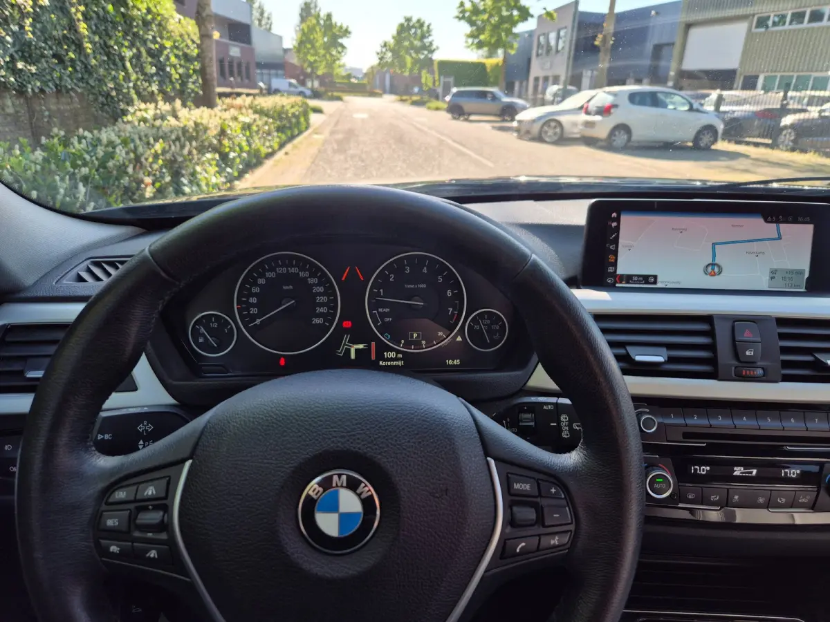 320i LCI Apple CarPlay Adaptieve Cruise Camera Sport Stoelen KeyLess Lm Velgen Corporate Lease Executive