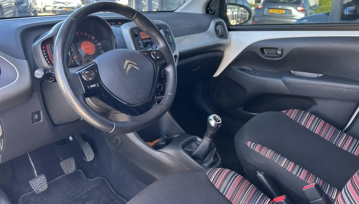 1.0 e-VTi Feel | Nette Staat | Nieuwe APK | Cruise Control | Airco | Leder Stuurwiel | Privacy Glass | 2 Sleutels |