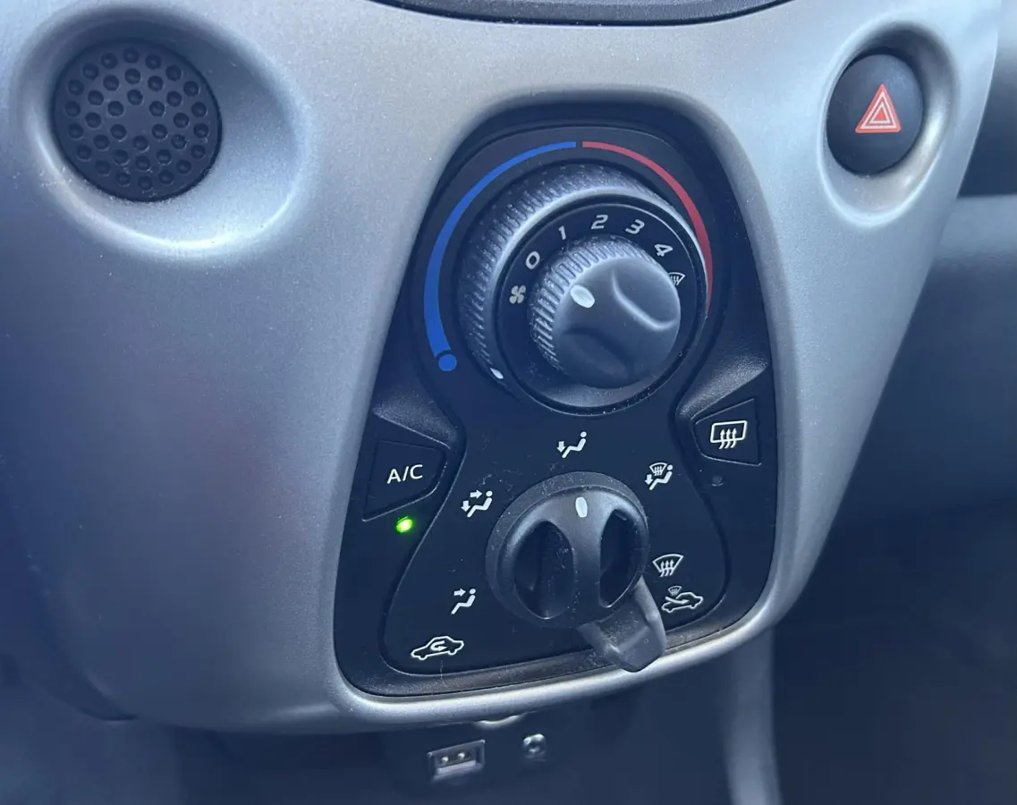 1.0 e-VTi Feel | Nette Staat | Nieuwe APK | Cruise Control | Airco | Leder Stuurwiel | Privacy Glass | 2 Sleutels |