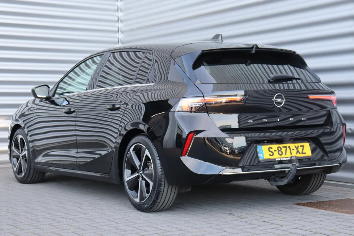 1.2 TURBO 130PK ELEGANCE / NAVI / LEDER / CLIMA / LED / PDC / AGR / 17" LMV / CAMERA / KEYLESS / AFN. TREKHAAK / WINTERPAKKET / CRUISECONTROL / NIEUWSTAAT !!